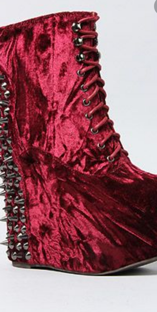Looking for wine spiked Damsel 7.5/8